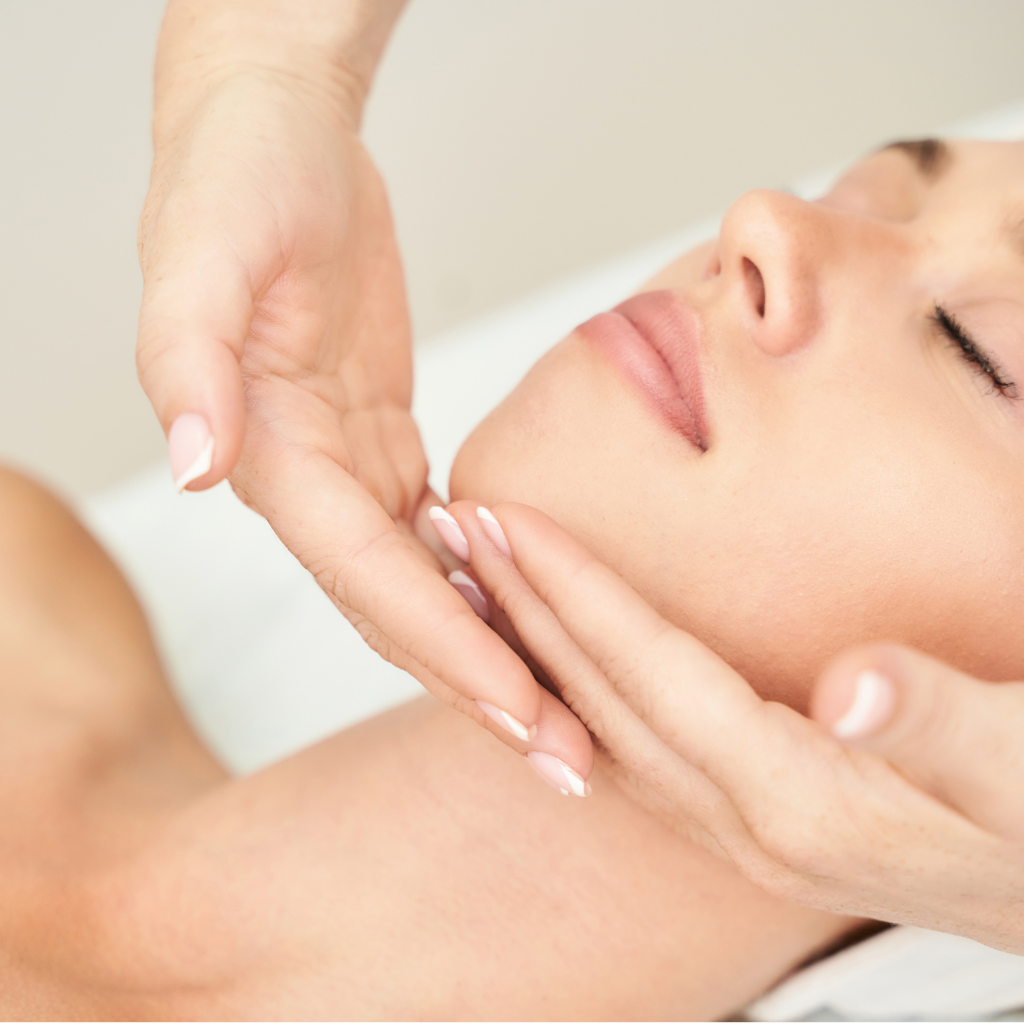 Express Glow Facial treatment with cleansing, exfoliation, hydrating mask, and moisturizer for an instant radiant glow.